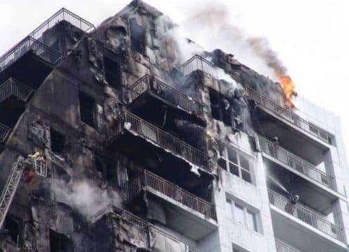 Горят пенопласт с облицовкой