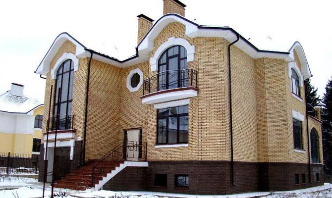 Кирпичный коттедж