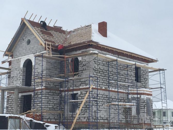 Монтаж кровли в КП Снегири