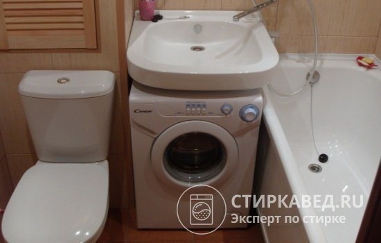 Выступающий фасад стиральной машины может вызывать неудобства при использовании раковины