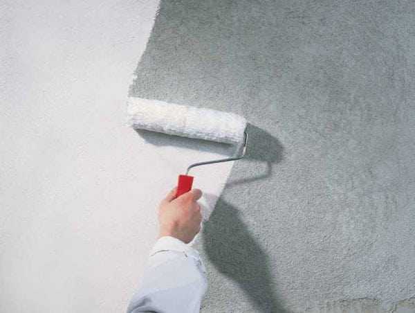 Грунтование поверхности Покрытие поверхностей грунтовкой под плитку