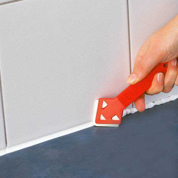 Специальный шпатель для создания ровного шва Один из вариантов — это использование специального шпателя