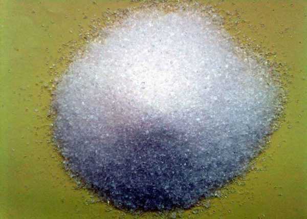 Кристаллы соли цинкового купороса используют для травления древесины Цинковый купорос