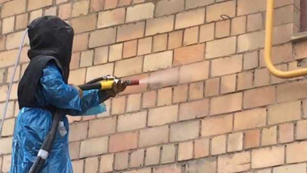 Очистка фасада с использованием пескоструйной установки Очистка фасада