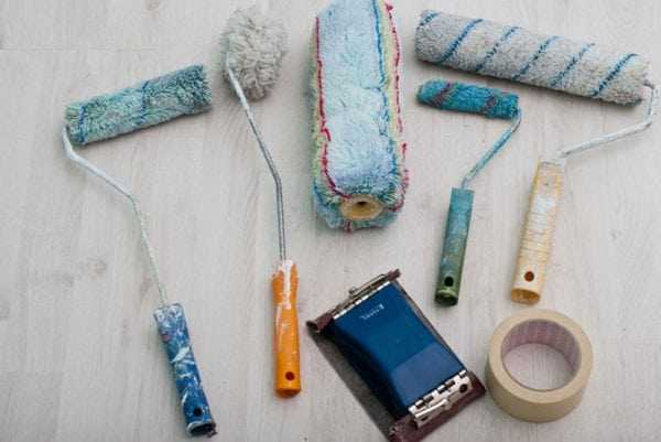 Инструменты для покраски окна Инструменты, необходимые для покраски окна