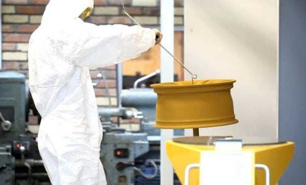 Покрытие детали грунтом АК-070 подходит для защиты любых металлических поверхностей