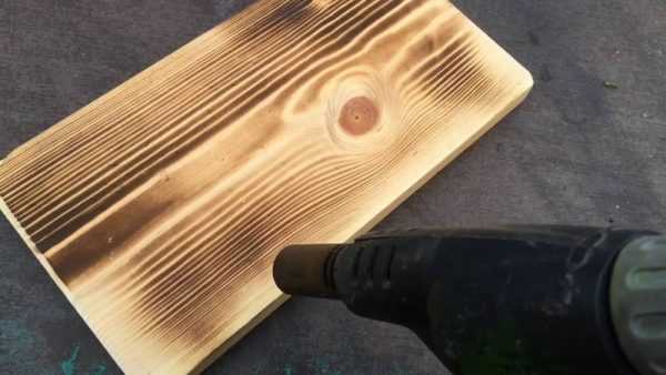 Браширование древесины огнем