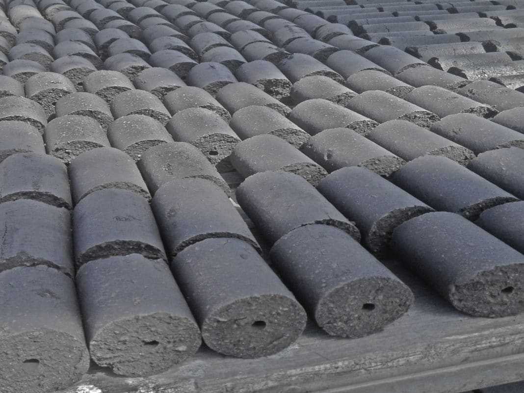 Угольные брикеты долго горят и выделяют много тепла Брикетирование угля