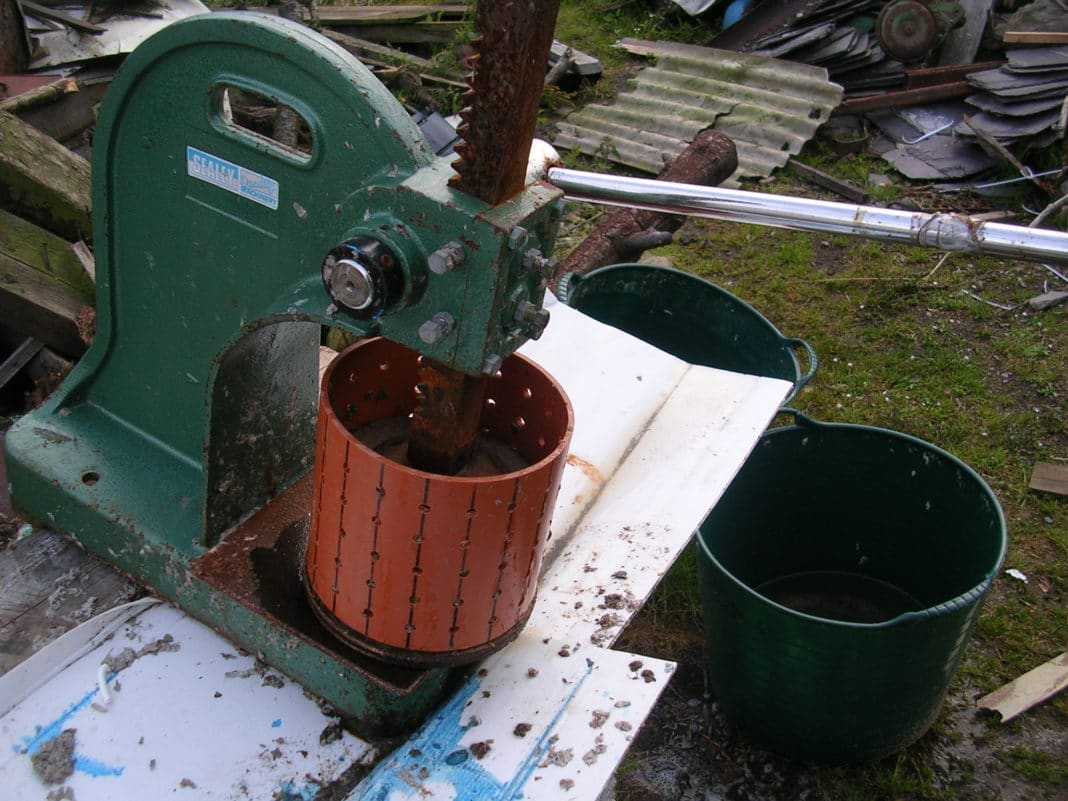 Для брикетирования угля понадобится ручной пресс Брикетирование угля