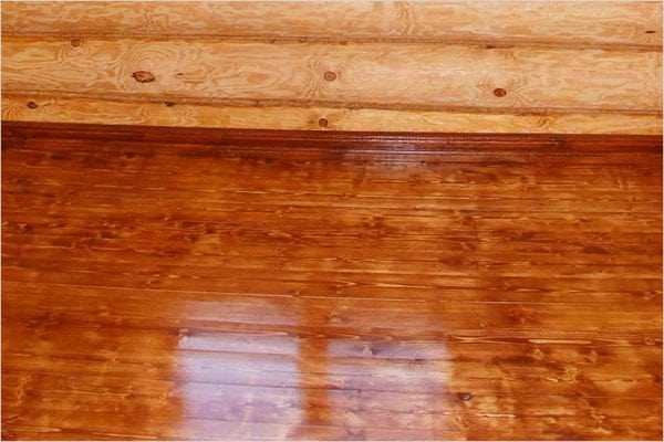 Обработаный пол в бане Готовый пол в бане