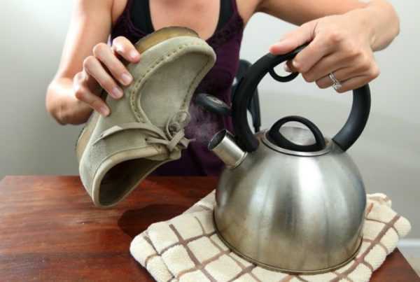Очистка замшевой обуви паром Очистка с помощью пара из чайника
