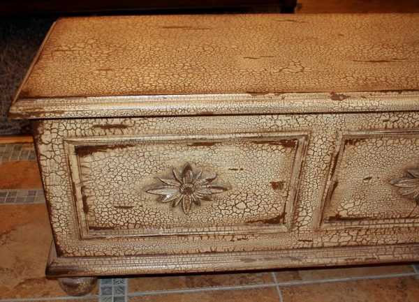 Эффект состаривания мебели Обработка мебели в технике кракелюр