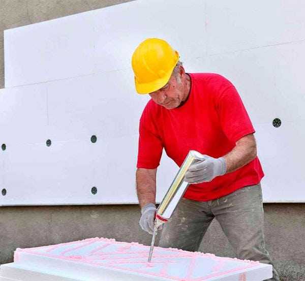 Нанесение клея на пенопласт Грунтование пенопласта