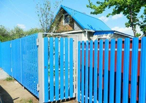 Эмаль васильковая Покрытие из эмали ПФ-115 сохраняет свои свойства 4-5 лет