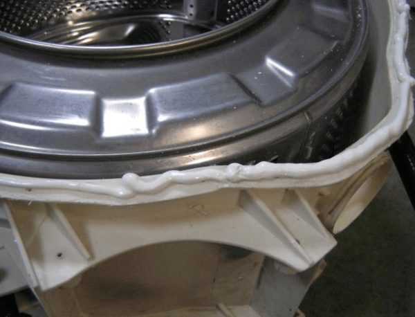 Монтаж бака на герметик Герметик должен быть эластичным для выдерживания вибрации