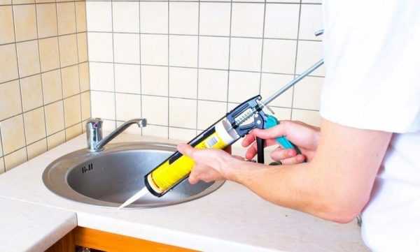 Установка врезной угловой мойки Врезная мойка