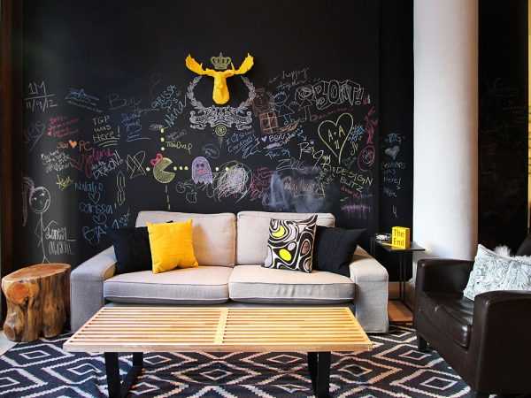 Использование грифельной краски при оформлении интерьера квартиры Грифельная краска хорошо наносится на любую поверхность