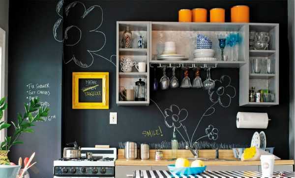 Грифельная стена в кухне Грифельная краска часто используется при оформлении кухни