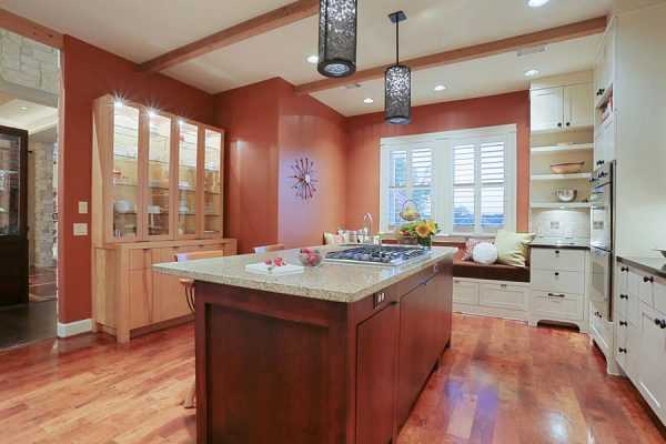 Коричневые оттенки в интерьере кухни Хорошо подходит для оформления кухни