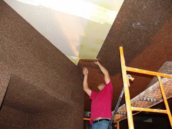 Использование жидкой пробки при монтаже звукоизоляционных панелей