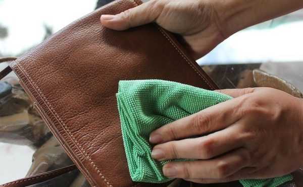 Чистка коричневого кошелька