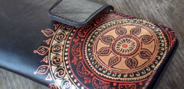 Техника росписи по коже акриловыми красками Росписи по коже акриловыми красками