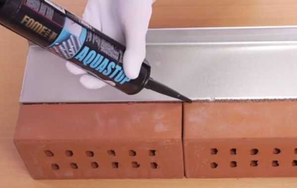 Нанесение каучукового состава на кирпичи Каучуковый состав