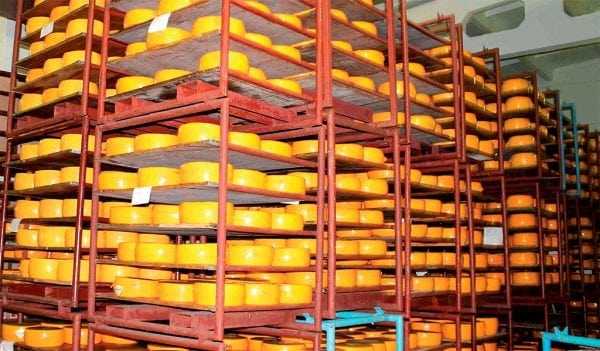 Стеллажи для продуктов покрытые КО-42 Эмаль КО-42 используется для обработки металлических изделий контактирующих с пищевыми продуктами