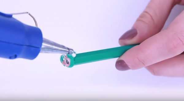 Ластик из термокрея Ластик из горячего клея