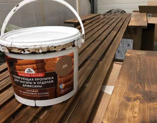 Тонирующая пропитка для отделки древесины Лазурь обладает укрепляющим действием