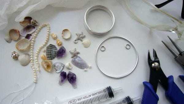 Подготовка к работе с прозрачной смолой Материалы и инструменты для изготовления украшений из ювелирной смолы