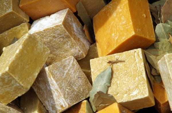 Хозяйственное мыло Хозяйственное мыло - помощник в удалении краски с кисти