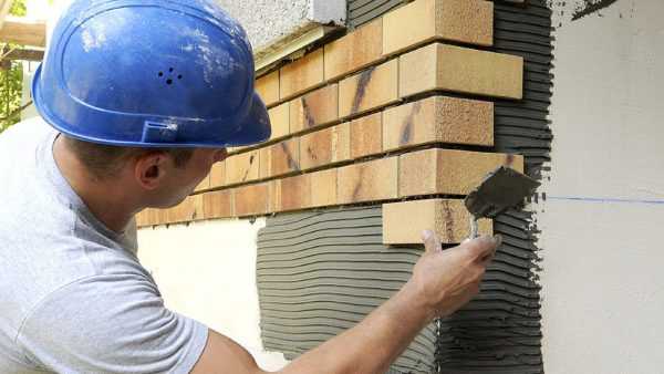 Монтаж клинкерной плитки Крепс подходит для облицовки фасада