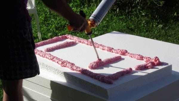 Монтажная пена для материалов из пенопласта Склеивание пенопласта с помощью монтажной пены