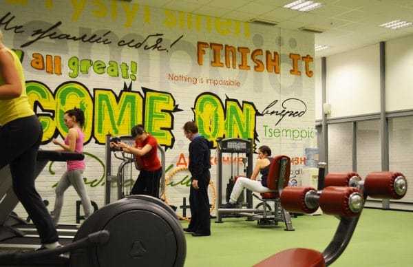 Граффити в фитнес-центре Надписи в спортзале