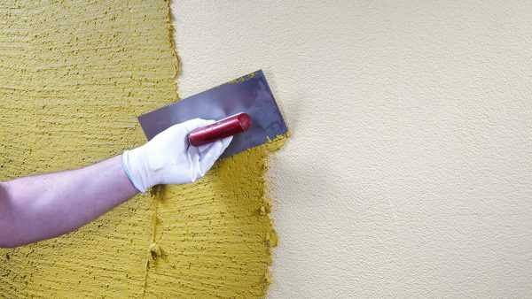 Первый слой декоративной штукатурки Нанесение основы