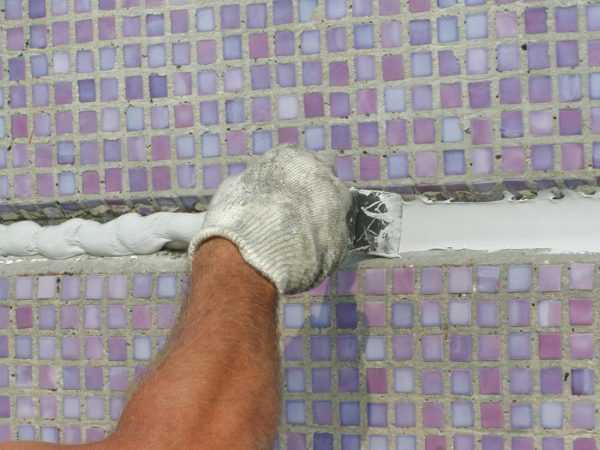 Нанесение герметизирующего состава Укладка слоя герметика