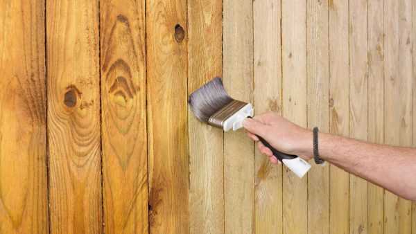 Покраска деревянного забора Нанесение лазури кистью
