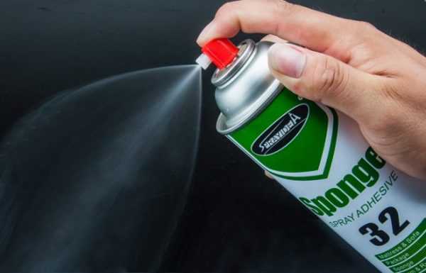 Нанесение спрея Для использования клея в баллоне не нужны средства нанесения