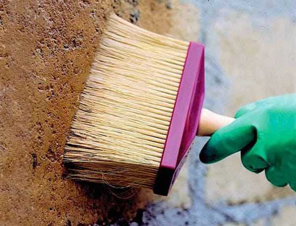 Нанесение грунтовки бетон-контакт На бетон наносим специальную грунтовку