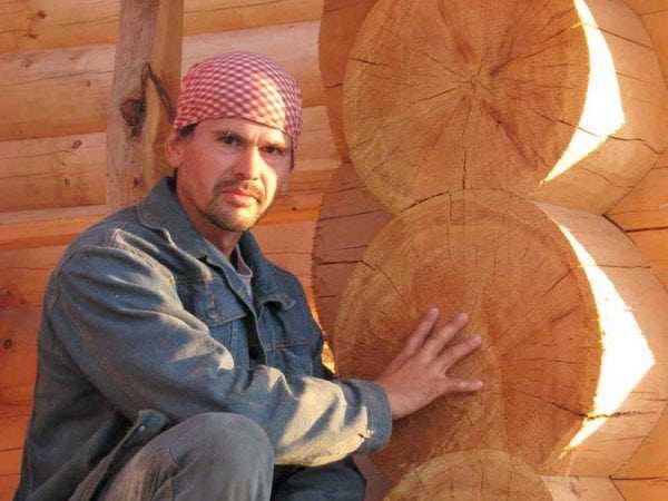 Большие торцы дерева Нанесение пропитки на дерево