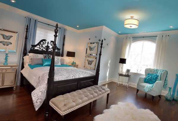 Потолок небесного оттенка Небесный потолок в спальне