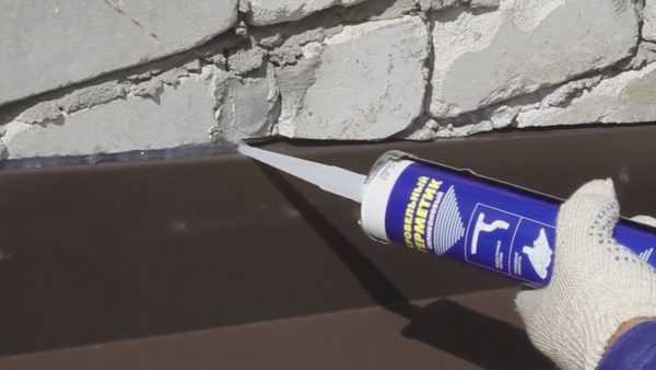 Применение кровельного герметика Нельзя наносить состав на сырую поверхность