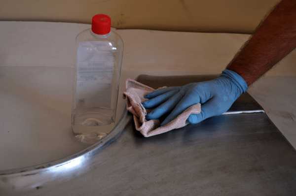 Обезжириваем металлическую деталь Поверхность обезжириваем