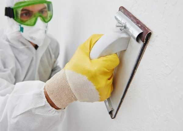 Ошкуривание стен Обработка первого слоя