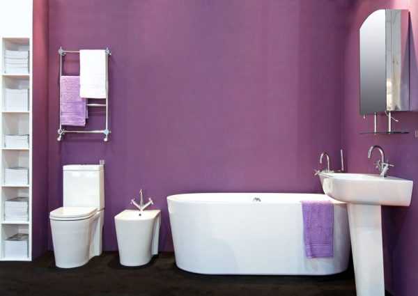 Сиреневые стены в ванной Однотонные стены в санузле