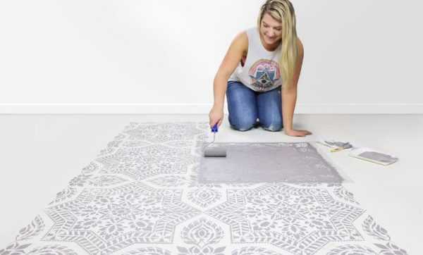 Применение трафарета Окрашивание с помощью трафарета