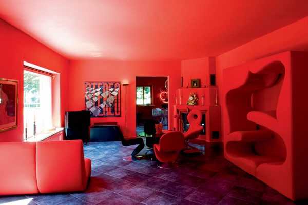 Красная комната Переизбыток цвета может вызвать агрессию