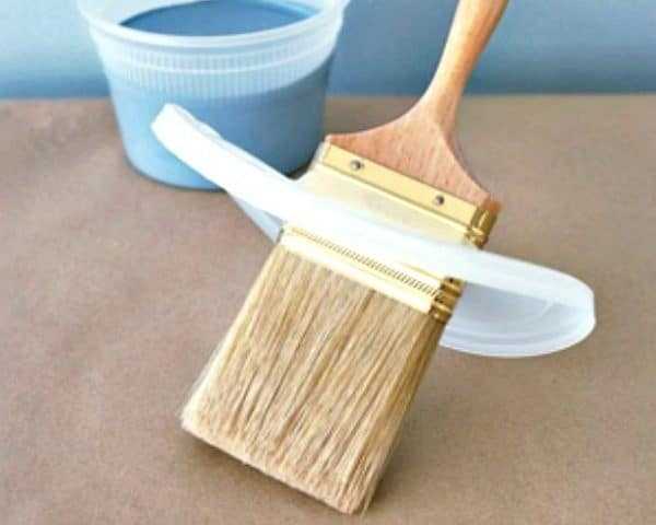 Лайфхак с кисточкой Пластиковая крышка надетая на кисть