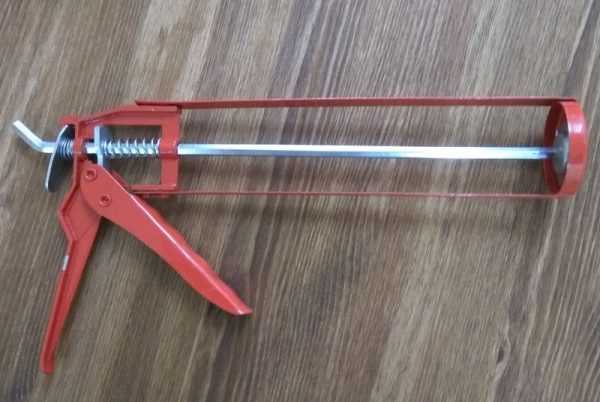 Пистолет для клея и герметика Пистолет для герметика